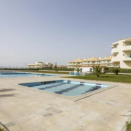Apt T1 Com Vista Mar Bloco 2 R/c-b Apartment